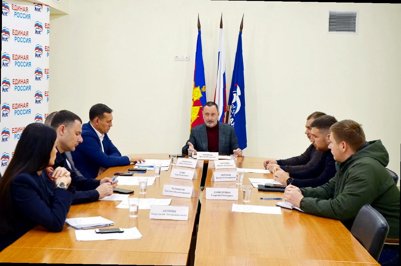 Виктор Тепляков обсудил проблему незаконного хранения мусора