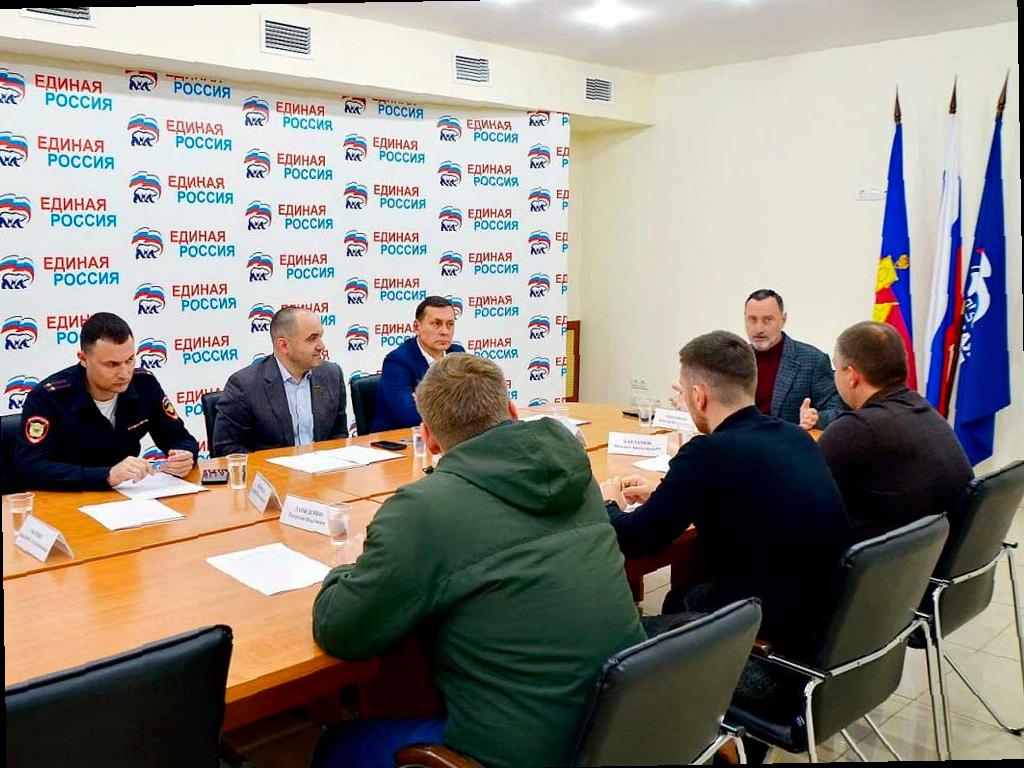 В Сочи обсуждают проблему несанкционированных свалок: возможно, на контейнерных площадках установят видеокамеры