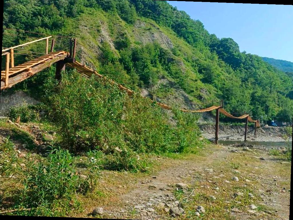 Открылся новый подвесной мост на экомаршруте к водопадам Псыдах и Шапсуг