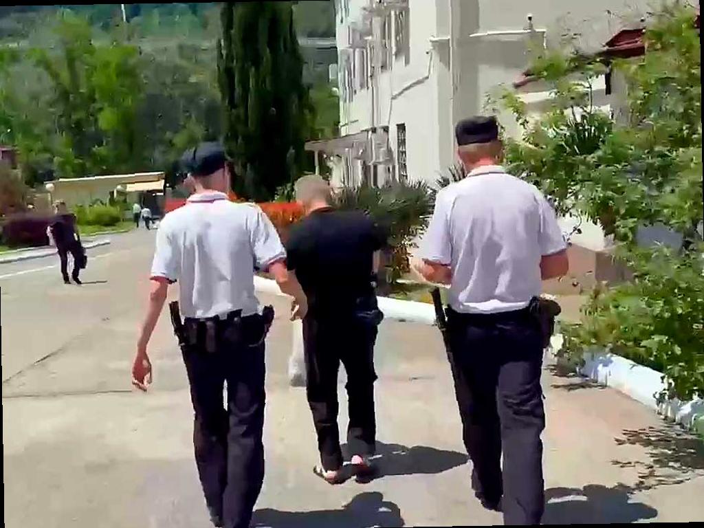 В Сочи арестовали уличного торговца за продажу гранатового сока