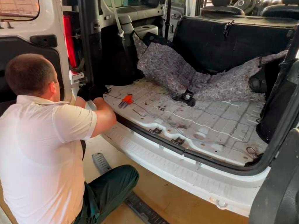 Автомобиль с двойным дном задержали на границе с Абхазией