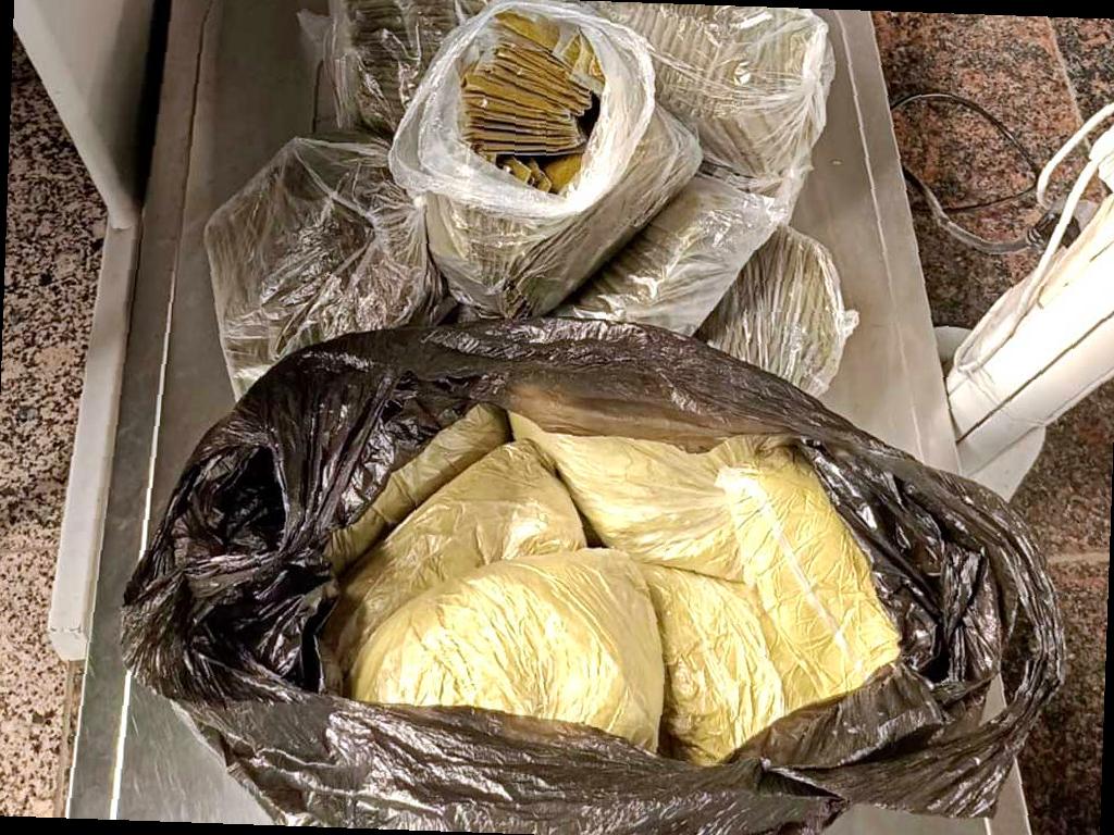 В аэропорту Сочи задержали пассажира из Таджикистана с насваем