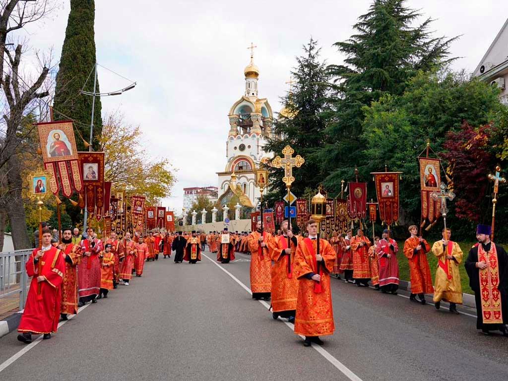 В Сочи ограничат движение на время крестного хода к дню Святого Михаила Архангела