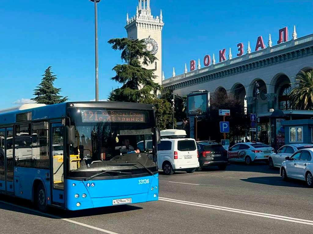 Почти полсотни автобусов в Сочи изменят маршруты на полдня