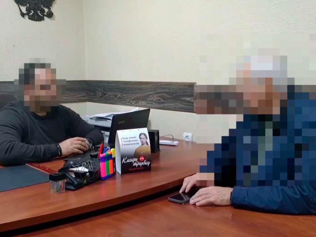 В Сочи полицейские помогли пенсионеру избежать крупной финансовой потери