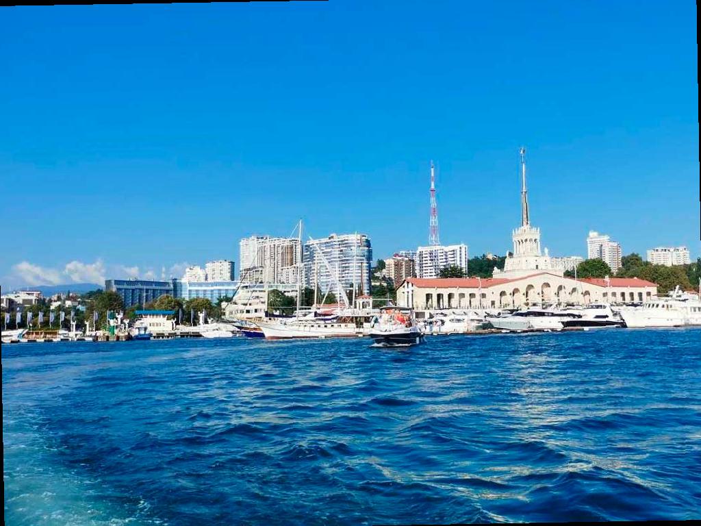 Учебные стрельбы проходят в акватории Сочи