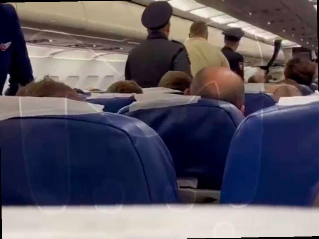 Пьяный пассажир создал неприятности на рейсе из Сочи в Санкт-Петербург