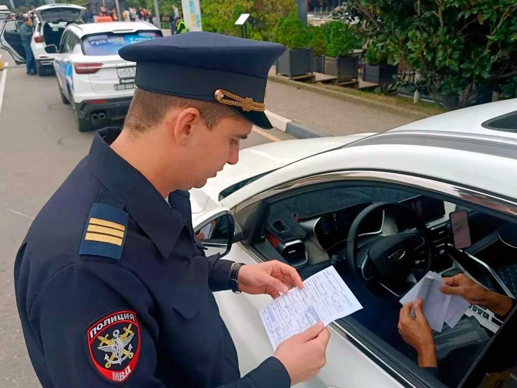 В Сочи начали борьбу с нелегальными таксистами