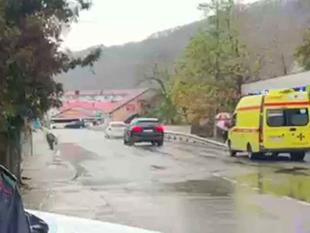 В Сочи грузовик совершил наезд на пожилого пешехода
