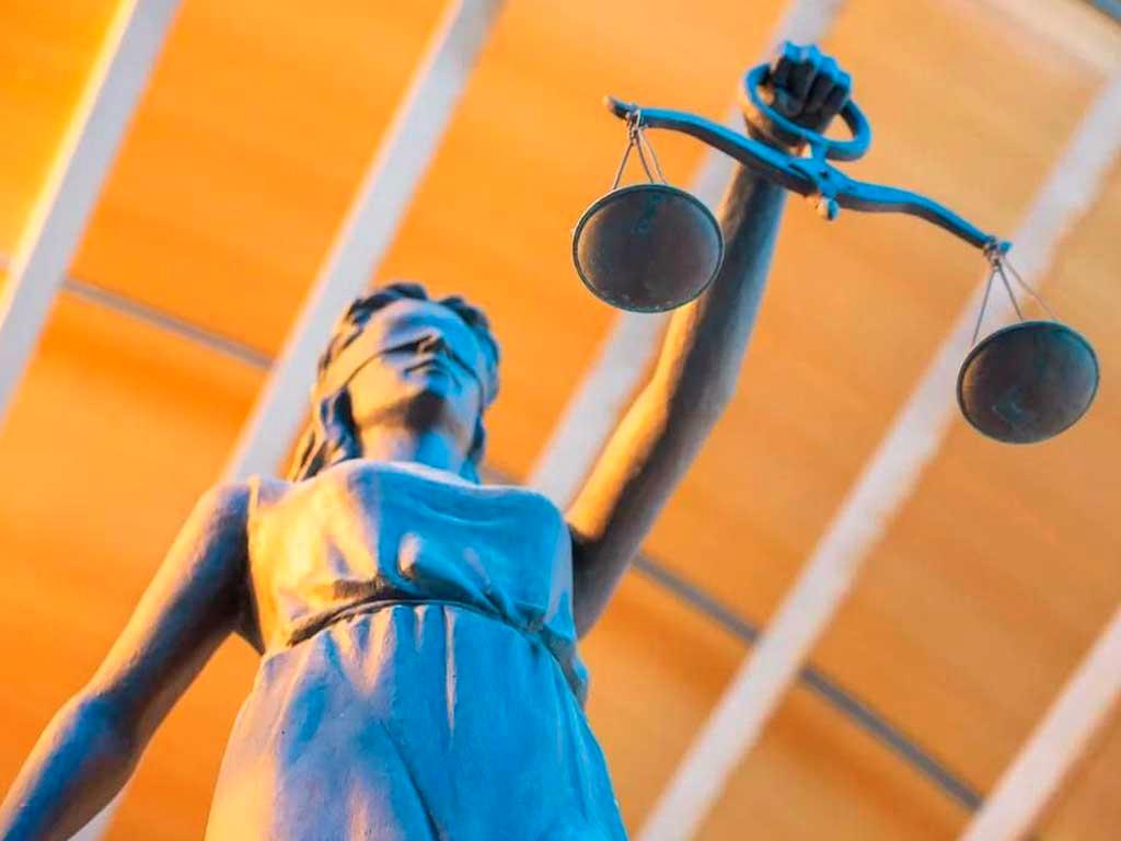 Полицейские в Сочи осуждены за вымогательство автомобиля «Мини Купер»