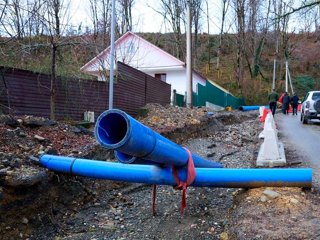 Власти города обещают восстановить разрушенную дорогу в селе Верхнениколаевском
