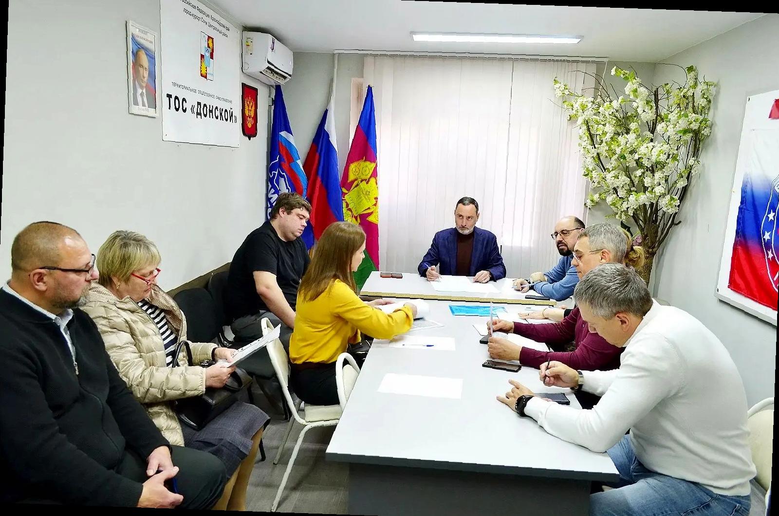 «Виктор Тепляков провел встречу с жителями в ТОС Донской»