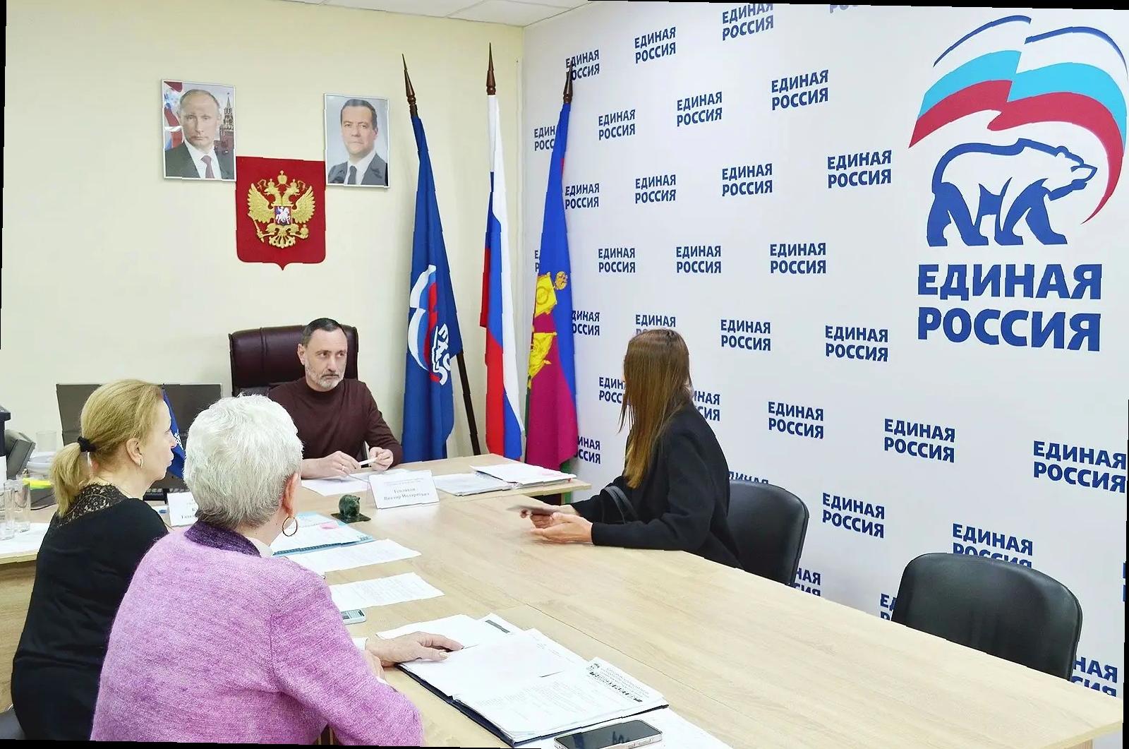 «Виктор Тепляков помогает гражданам в общественной приёмной «Единой России»