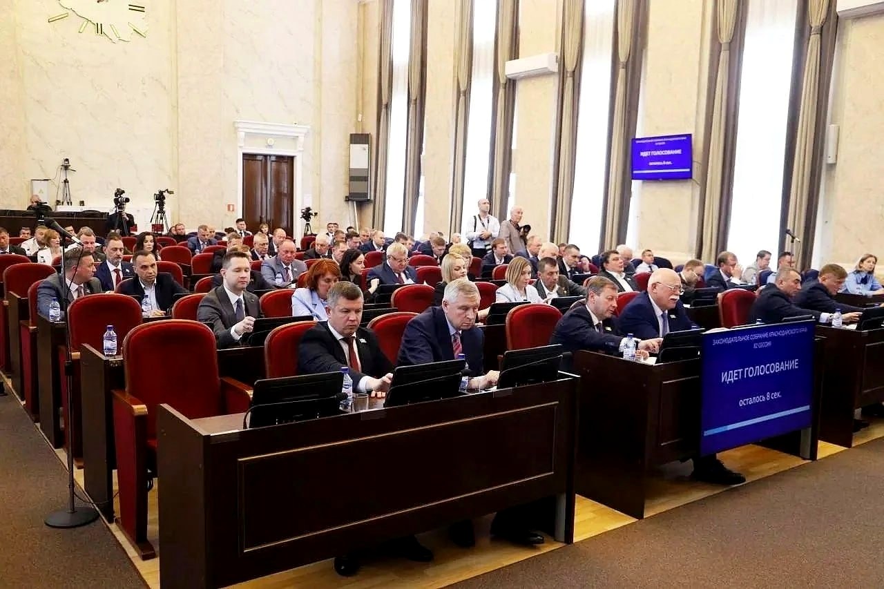 Депутат ЗСК Виктор Тепляков участвовал в 82-й сессии краевой Думы
