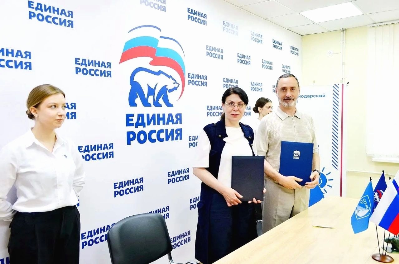 Депутат ЗСК Виктор Тепляков подписал соглашение о сотрудничестве СГУ