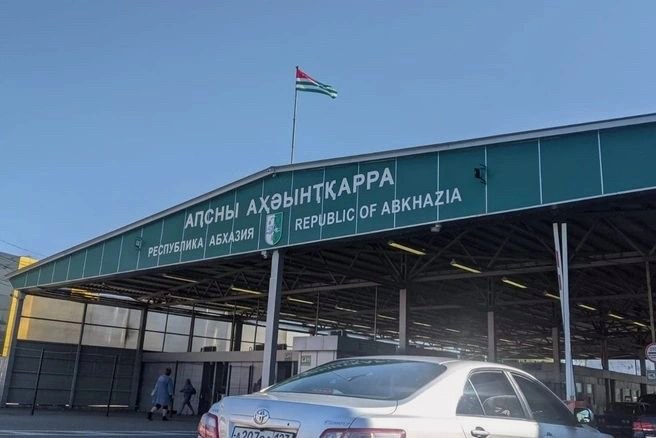 Очереди на границе с Абхазией увеличиваются, таможня предлагает альтернативы