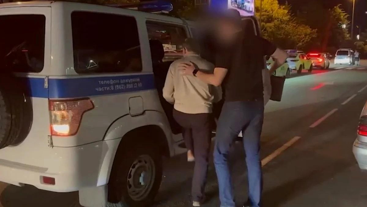 Курьер мошенников задержан после кражи 53 миллионов рублей у пенсионерки в Сочи