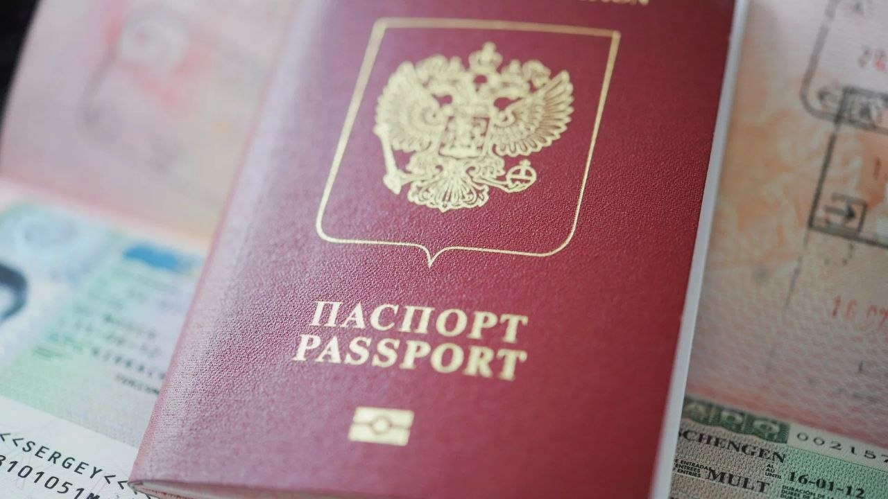 МВД напомнило о мошенниках, предлагающих услуги по оформлению биометрического загранпаспорта