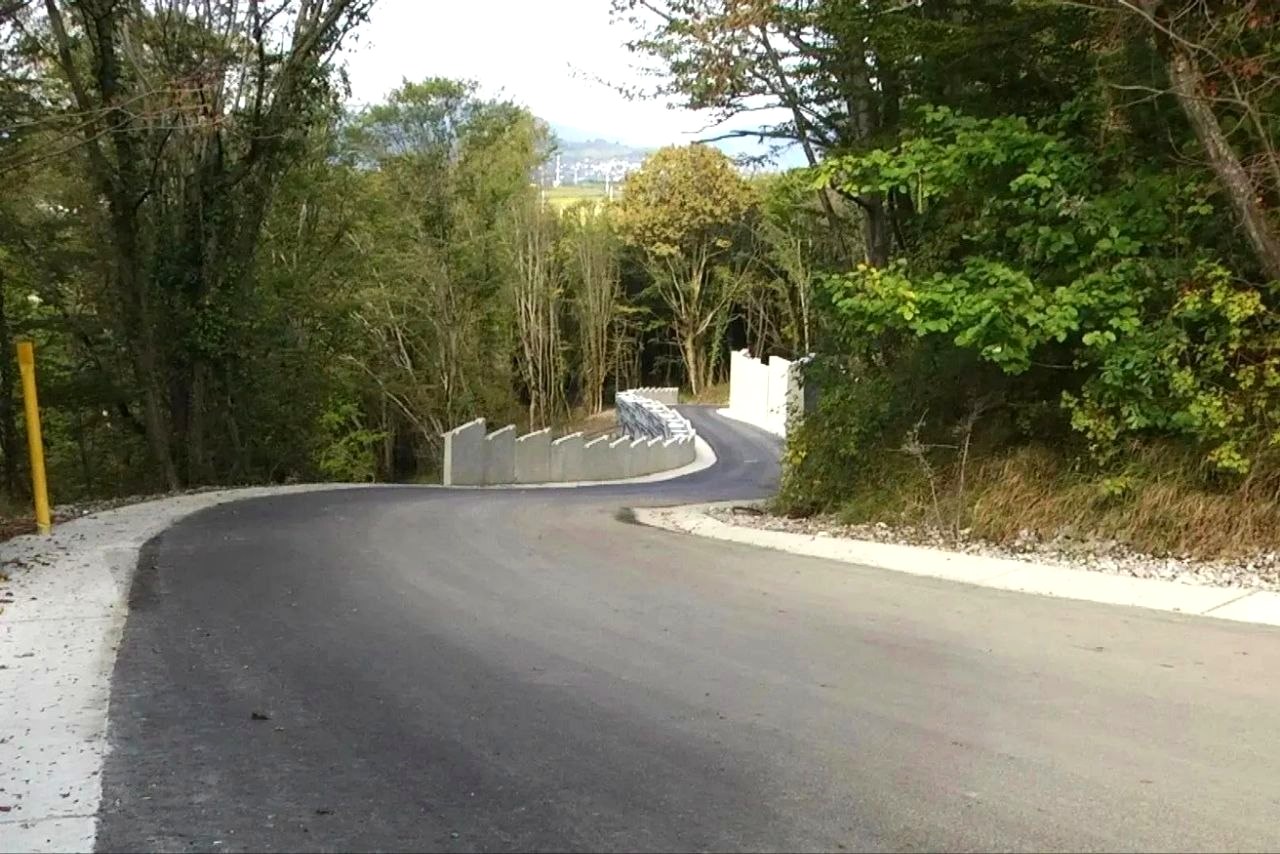 В Сочи восстановили дорогу в переулке Васильковом после оползня